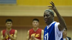 Bývalý americký basketbalista Dennis Rodman zazpíval ped plánovaným zápasem...