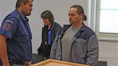 Čtyřiatřicetiletý recidivista s varnou v autě ujížděl policii, přestože měl na... Čtyřiatřicetiletý recidivista s varnou v autě ujížděl policii, přestože měl na...