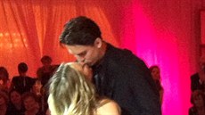 Kaley Cuoco se vdávala v růžových šatech. Kaley Cuoco se vdávala v růžových šatech.