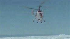 Ruská výzkumná lo Akademik okalskij se po dvou týdnech ledového sevení vymanila z ker