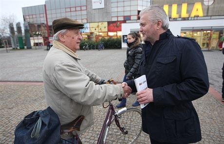 Mítinky Libora Lukáe z ODS v Otrokovicích ped 2. kolem doplovacích senátních...