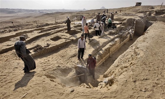 Hrobku lékae nali egyptologové v Abusíru v záí 2013.