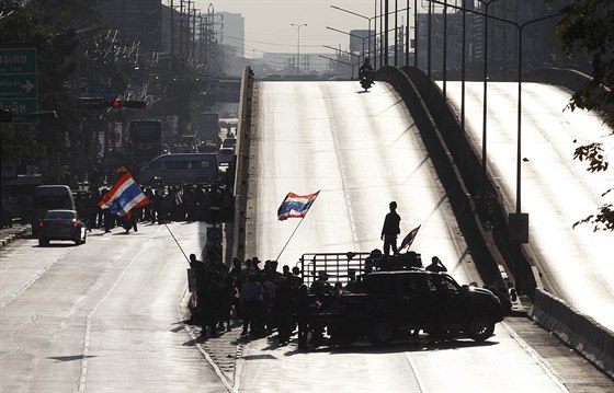 Na zaátku ledna demonstranti zablokovali hlavní dopravní tepny v Bangkoku.