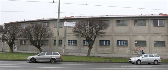 Sochorova kasárna v Olomouci, která armáda opustila v polovin roku 2010. Ministerstvo obrany se je snaí prodat u dva roky, cena klesla z 220 na 67 milion korun.