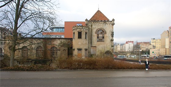 Zámeek v Jablonci nad Nisou zejm eká demolice, pokud ho nkdo za korunu neodkoupí a nepemístí na svj pozemek.