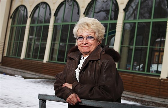 Bývalá ministryn zdravotnictví Milada Emmerová pijela do Janských Lázní s dalími senátory (14.1.2014).