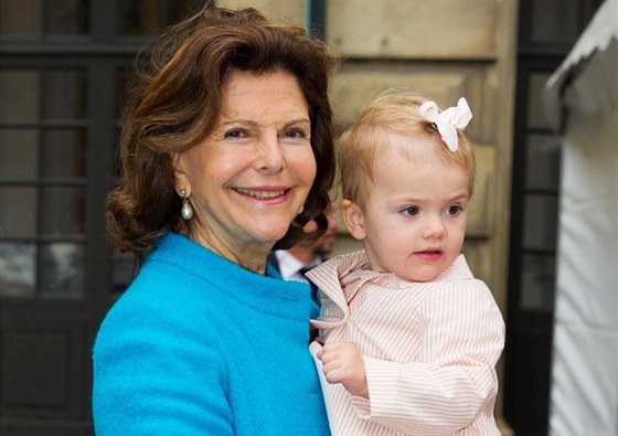 védská královna Silvia a její vnuka princezna Estelle (15. záí 2013)