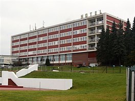 Hotel Lzn Kostelec pat rodin Bezinovch. Kdy do nj v jnu 2012 vtrhla...