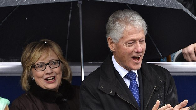 Nkdej americk prezident BIll Clinton s manelkou Hillary na slavnostn inauguraci novho guvernra Virginie Terryho McAuliffea (11. ledna 2014)