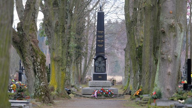 Vojenskou st mstskho hbitova v Jindichov Hradci ek rekonstrukce.