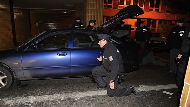 Policist mue dopadli a v Plzni v arelu fakultn nemocnice na Lochotn.