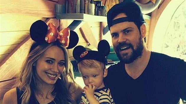 Hilary Duffov s manelem Mikem Comriem a jejich synem