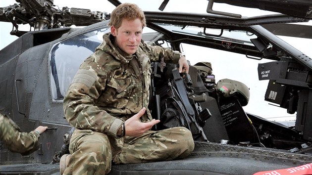 Princ Harry jako pilot bojovho vrtulnku Apache