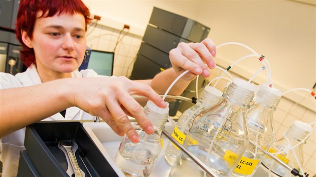 Nov laborato hmotnostn spektrometrie na fakult farmacie Univerzity Karlovy v Hradci Krlov.