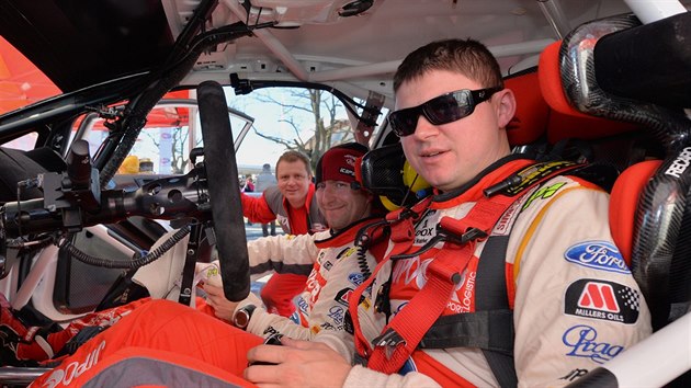 Martin Prokop (v poped) se spolujezcem  s Michalem Ernstem  v trninku ped Rallye Monte Carlo.