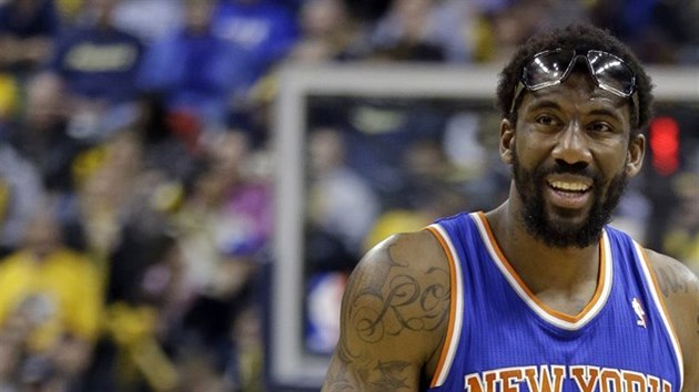 Amar'e Stoudemire z New Yorku odstupuje ze zpasu s Indianou.