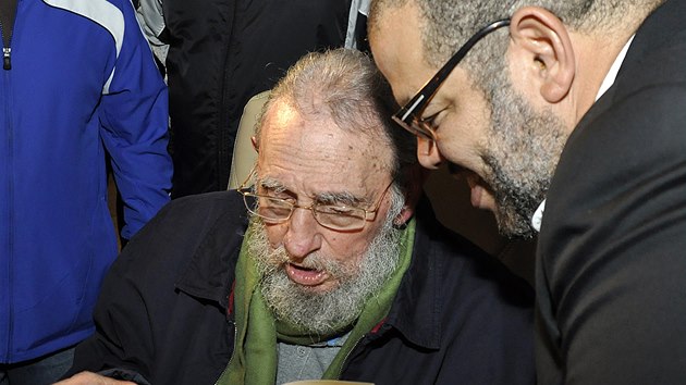 Kubnsk exprezident Fidel Castro se pekvapiv objevil na slavnostnm oteven novho kulturnho centra v Havan. Bylo to poprv po devti mscch, kdy vystoupil na veejnosti. 