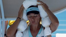 LED. Ruská tenistka Maria arapovová se chladí bhem zápasu na Austrailan Open.