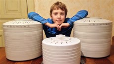 Arzenál sušiček. Tomáš si spočítal, že potřebuje prodat 544 balíčků, aby si... Arzenál sušiček. Tomáš si spočítal, že potřebuje prodat 544 balíčků, aby si...