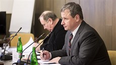 Poslanec a bývalý novinář Martin Komárek na zasedání volebního výbor, který... Poslanec a bývalý novinář Martin Komárek na zasedání volebního výbor, který...