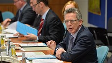 Německý ministr vnitra Thomas de Maizière (vpravo) vyjádřil obavy z... Německý ministr vnitra Thomas de Maizière (vpravo) vyjádřil obavy z...