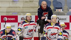 Trenér Jaroslav Beck na střídačce Chomutova. Trenér Jaroslav Beck na střídačce Chomutova.