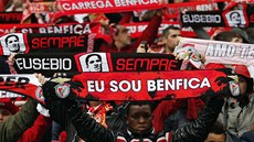 Smutek fanouk Benfiky Lisabon patí zesnulé fotbalové legend Eusebiovi. 