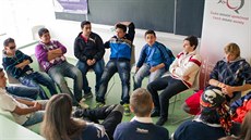 Debaty na středních školách pomáhají studentům nejen s předsudky, ale i se... Debaty na středních školách pomáhají studentům nejen s předsudky, ale i se...