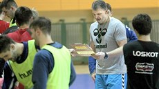 ZPÁTKY NA LOKOMOTIVĚ. Trenér extraligových házenkářů Talentu M.A.T. Plzeň... ZPÁTKY NA LOKOMOTIVĚ. Trenér extraligových házenkářů Talentu M.A.T. Plzeň...