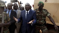 Středoafrický prezident Michel Djotodia na jednání v Čadu rezignoval na svou Středoafrický prezident Michel Djotodia na jednání v Čadu rezignoval na svou