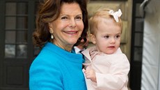 Švédská královna Silvia a její vnučka princezna Estelle (15. září 2013) Švédská královna Silvia a její vnučka princezna Estelle (15. září 2013)