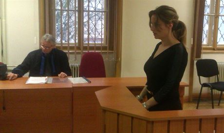 Drahomíra Nykodýmová od soudu odela za loupené pepadení baru s tíletou...