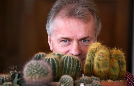 Zálibou starosty Krásna na Sokolovsku Miroslava Kirejeva je pstování kaktus.