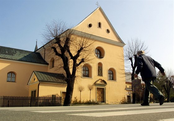 Chrudimský kostel, ze kterého radnice vybudovala muzeum barokních soch.