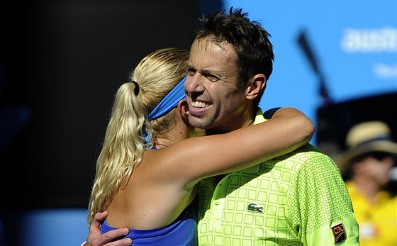 Francouzka Kristina Mladenovicová a Kanaan Daniel Nestor po vítzství ve