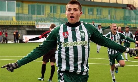 Mantas Kuklys ze raduje z gólu v dresu algirisu Vilnius.