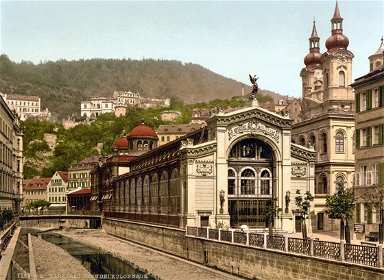 Pvodní karlovarská Vídelní kolonáda v období kolem roku 1900