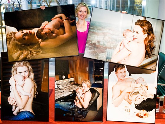 Charitativní aukce fotografií celebrit s miminky z kojeneckého ústavu.