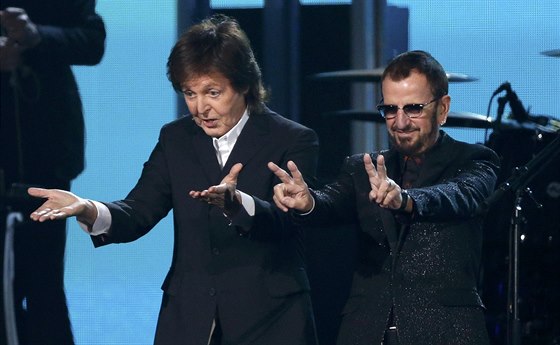 Paul McCartney a Ringo Starr po spoleném vystoupení. (Grammy 2013)