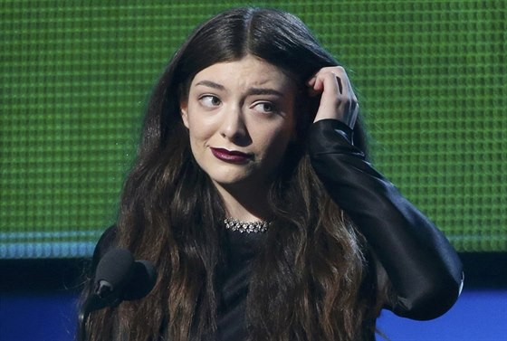 Lorde s cenou za nejlepí píse (Grammy 2013)