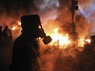 V ukrajinsk metropoli bhem noci pokraovaly stety mezi demonstranty a...