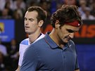 ROZCHOD. Roger Federer (vpravo) a Andy Murray ve tvrtfinle Australian Open. 