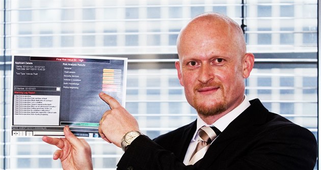 "Oranžová barva signalizuje jisté nesrovnalosti a pravděpodobné lhaní klienta.... "Oranžová barva signalizuje jisté nesrovnalosti a pravděpodobné lhaní klienta....