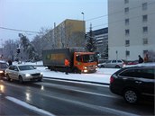 Vz Praských slueb takto zapadl na Evropské a zkomplikoval provoz MHD.