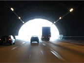 Kamion v tunelu (ilustraní foto)