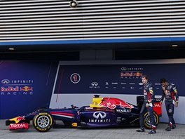 Sebastian Vettel (vlevo) a Daniel Ricciardo pi prezentaci vozu RB10.