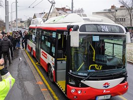 Prask dopravn podnik vyzkou v ulicch hlavnho msta nov elektrobus...