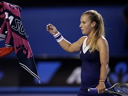 UF, JE TO DINA. Slovenská tenistka Dominika Cibulková odpoívá bhem vypjatého...