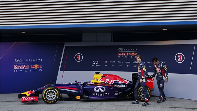 Sebastian Vettel (vlevo) a Daniel Ricciardo pi prezentaci vozu RB10.