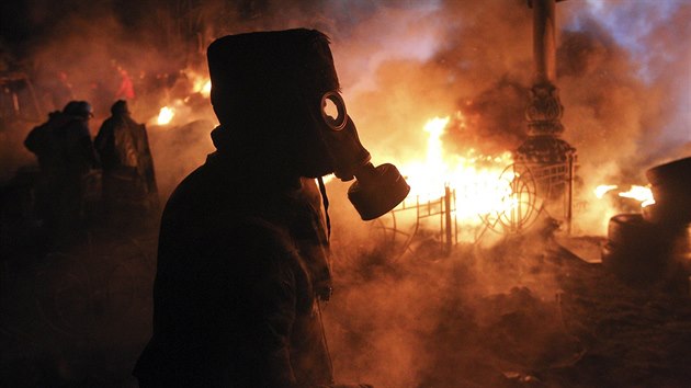 V ukrajinsk metropoli bhem noci pokraovaly stety mezi demonstranty a policisty (25. ledna)